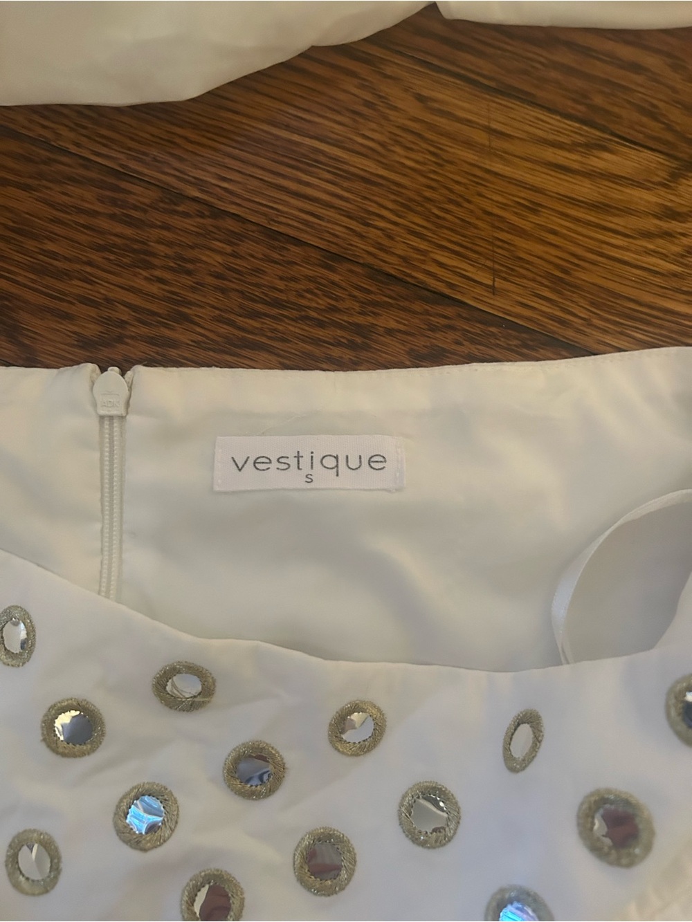 vestique White Embellished I Mini Skirt Set / UOFSC Gameday - Picture 2 of 4